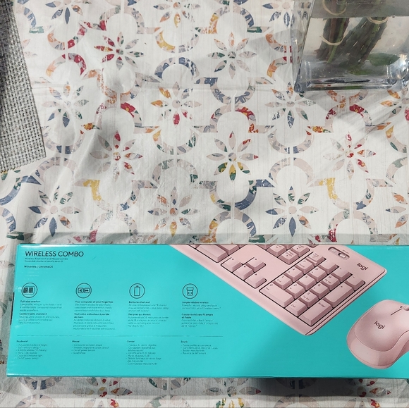 Wireless keyboard and mouse pink new in box - Picture 1 of 4